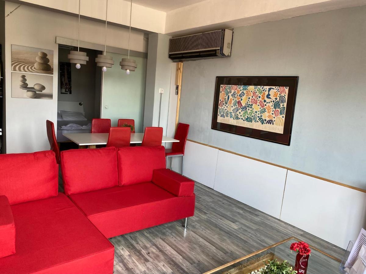 Red Grey Loft Apartment Athena Bagian luar foto