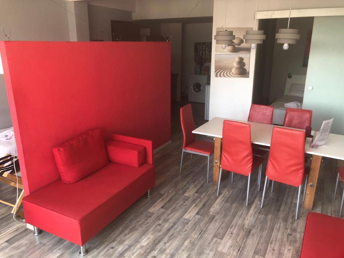 Red Grey Loft Apartment Athena Bagian luar foto