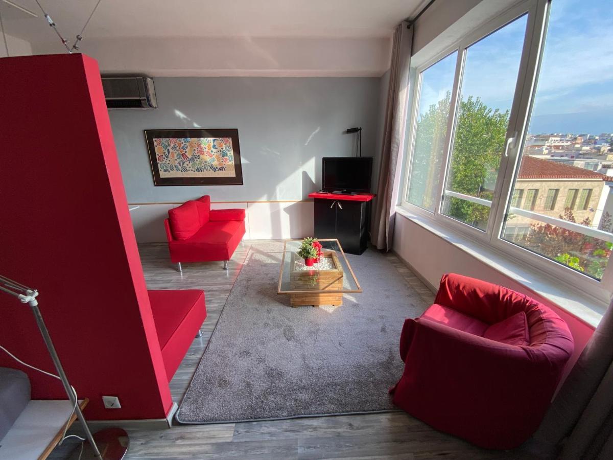 Red Grey Loft Apartment Athena Bagian luar foto