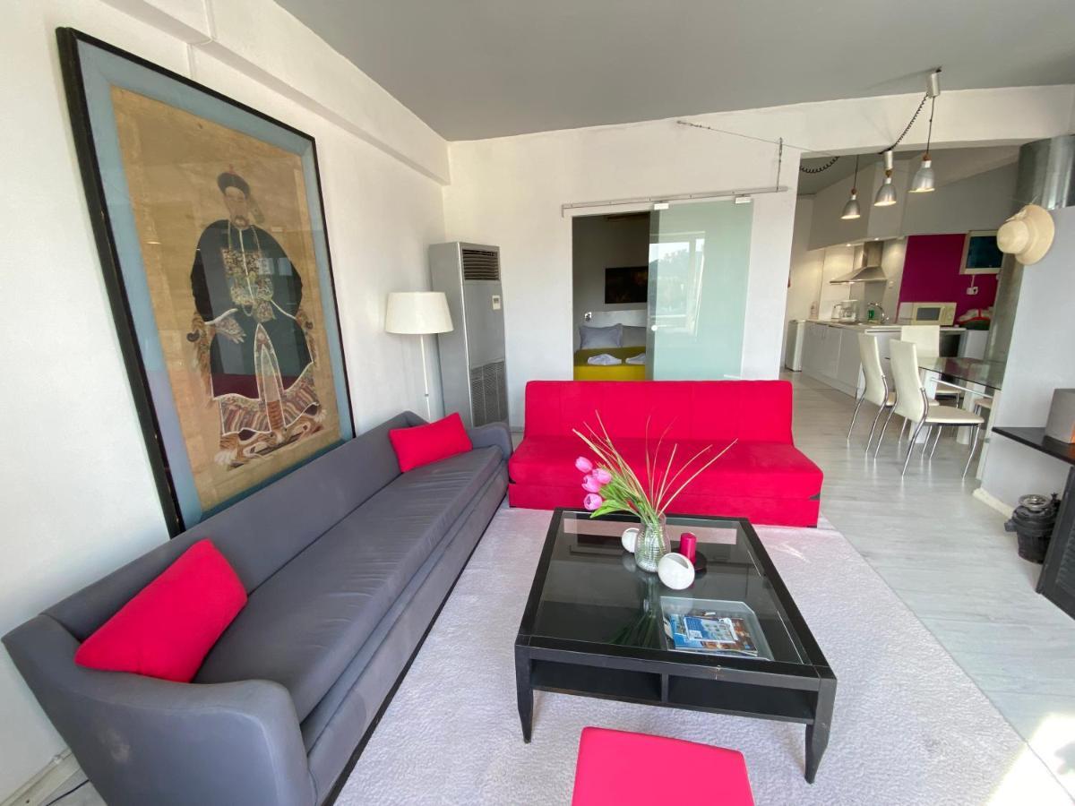 Red Grey Loft Apartment Athena Bagian luar foto