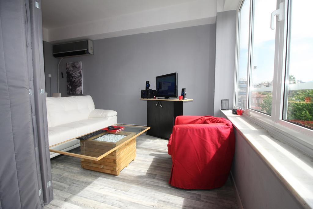 Red Grey Loft Apartment Athena Bagian luar foto